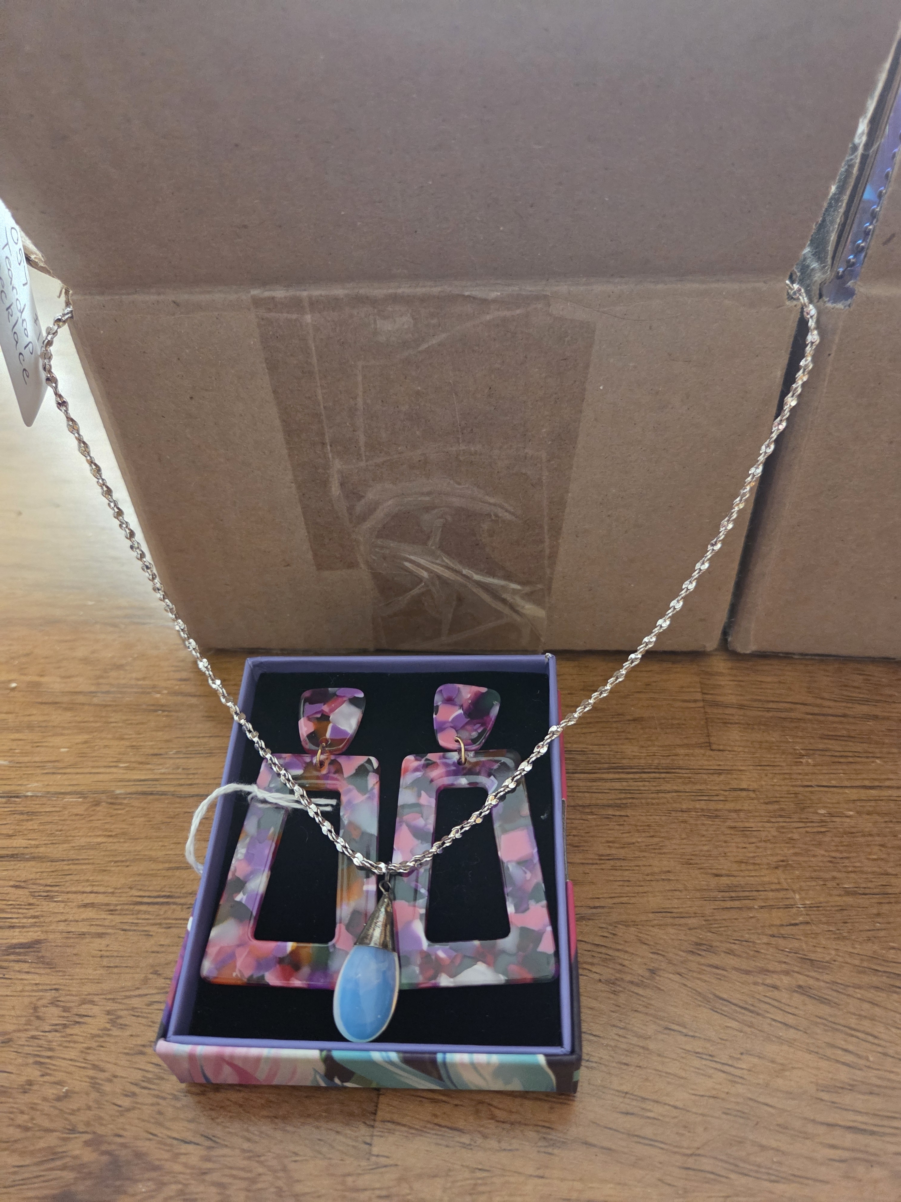 Blue Teardrop Pendant Necklace With Multicolor Acrylic Earrings